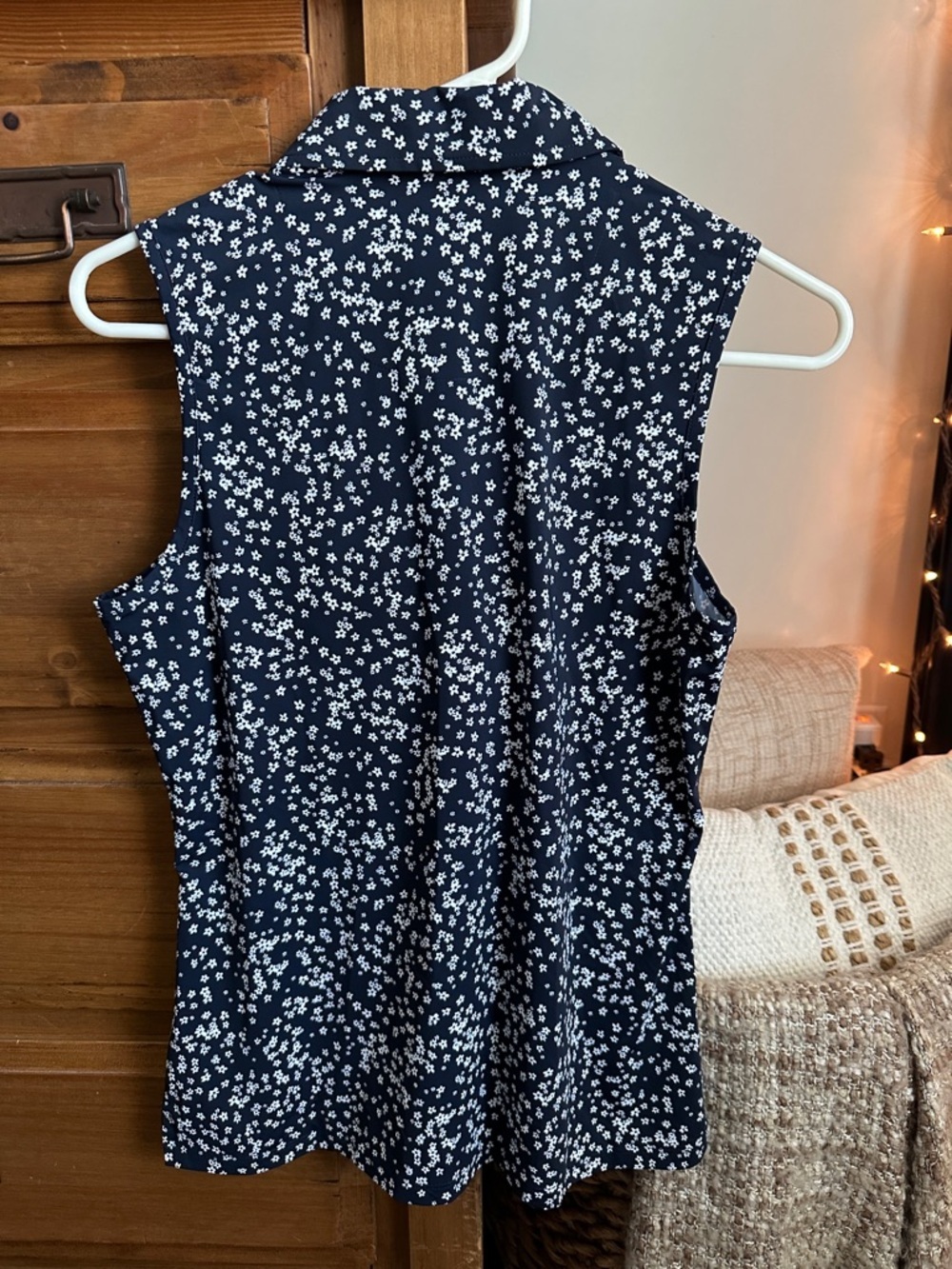 G/FORE Navy Floral Sleeveless Button-Front Top - Picture 2 of 7